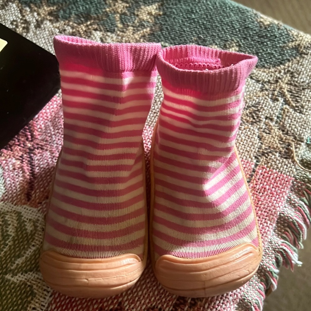 Water play shoes size 4/5